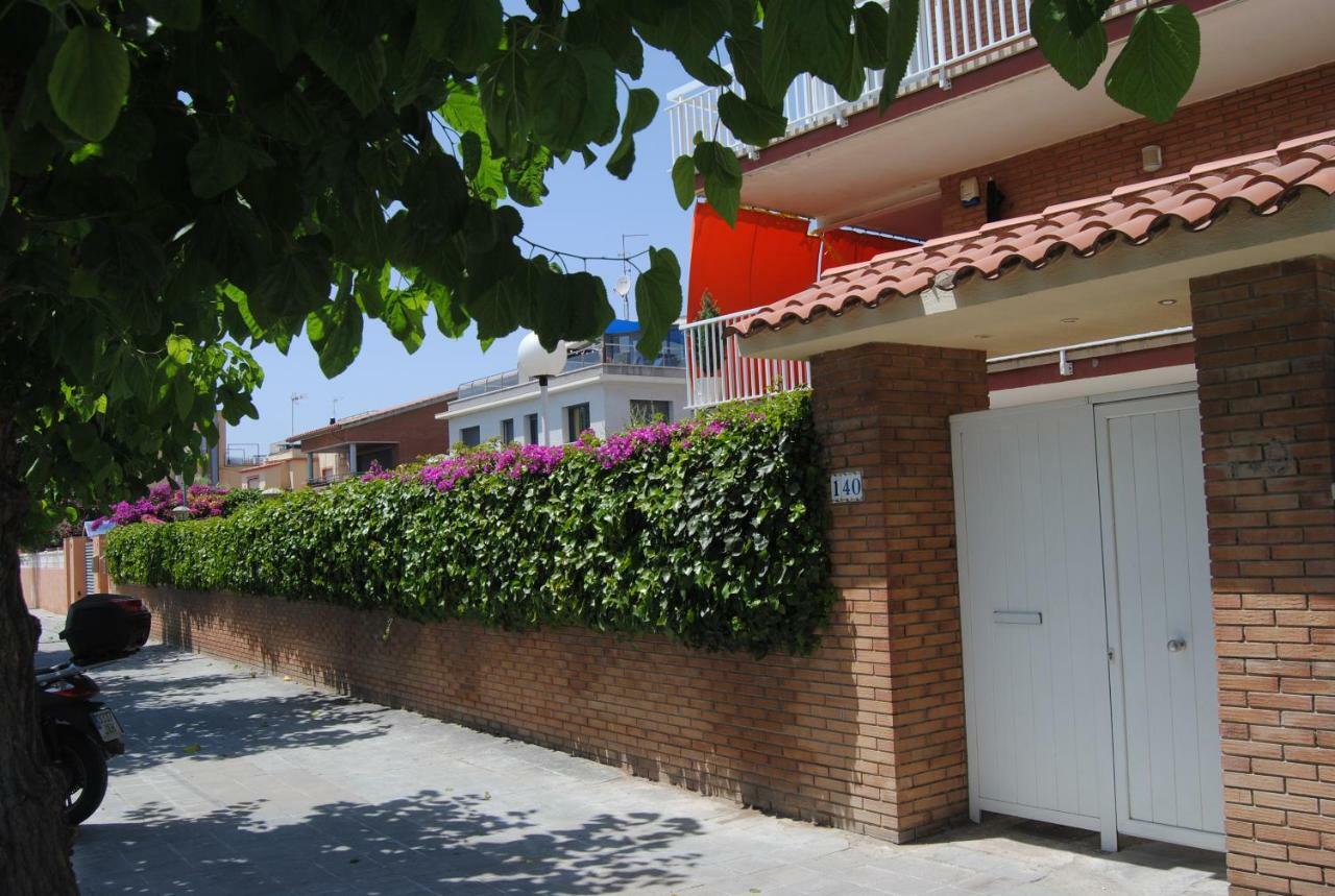Apartamento Maraka Playa Castelldefels Bagian luar foto
