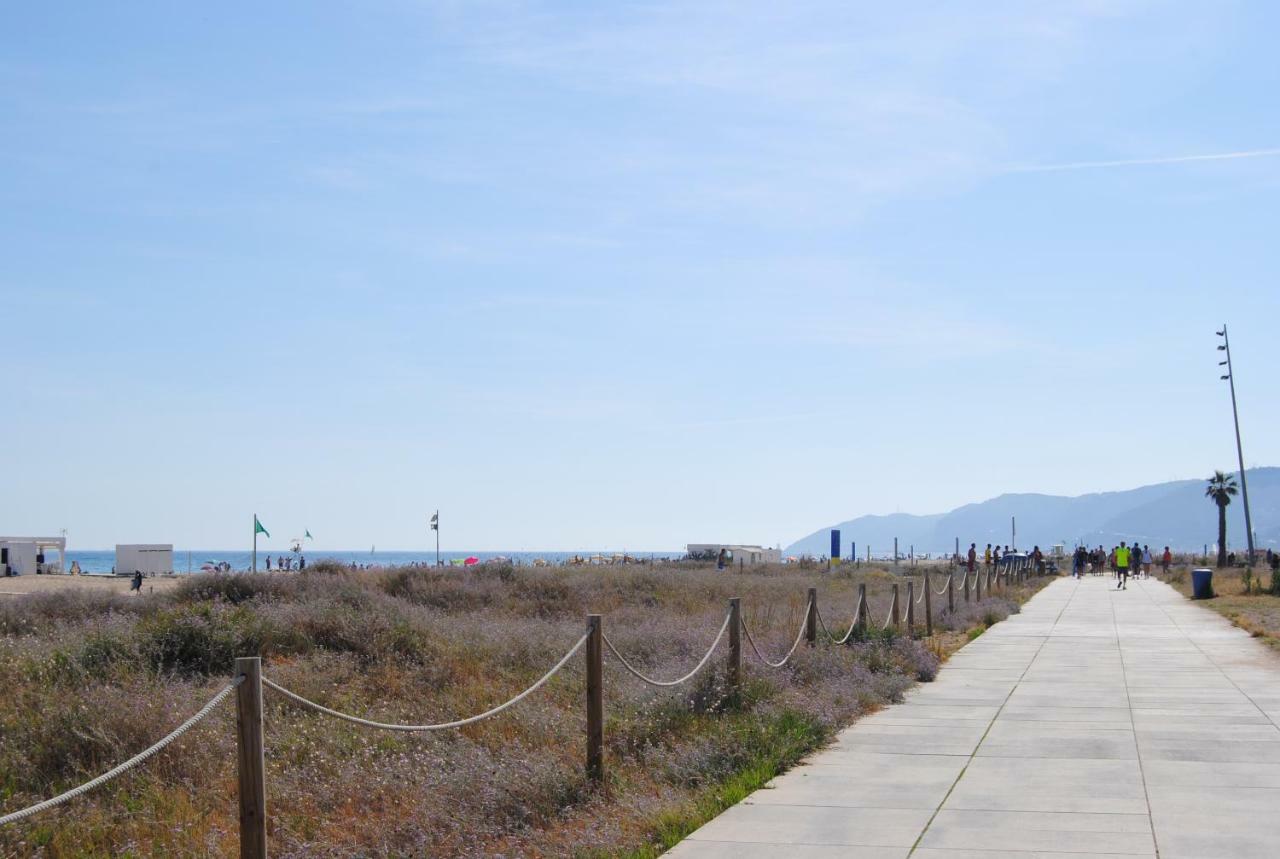 Apartamento Maraka Playa Castelldefels Bagian luar foto